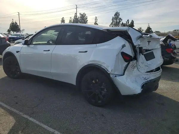 7SAYGDEE0PA113565 2023 TESLA MODEL Y - Image 2