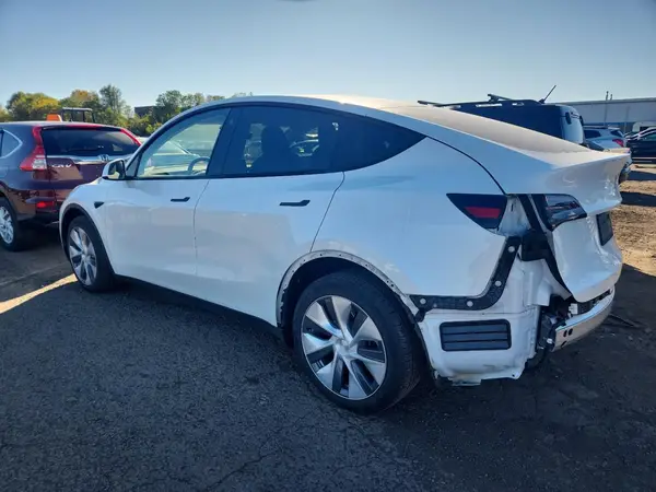 7SAYGDEE0PA114358 2023 TESLA MODEL Y - Image 2