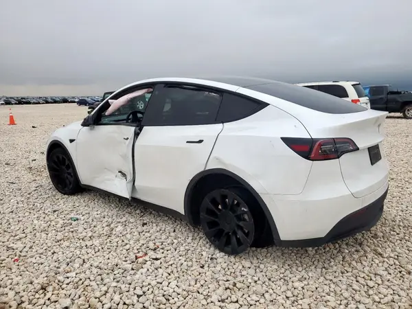 7SAYGDEE0PA116370 2023 TESLA MODEL Y - Image 2
