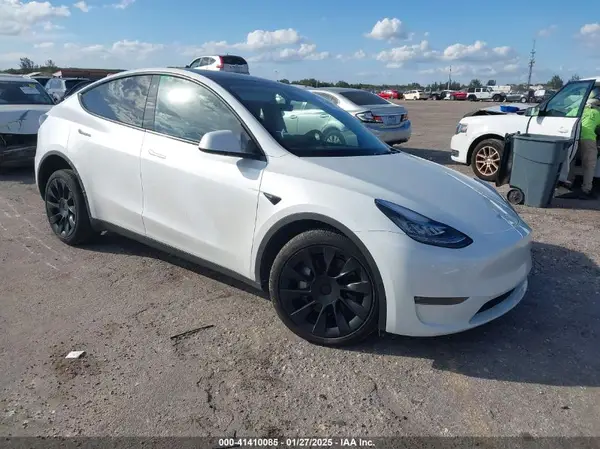 7SAYGDEE0PA128888 2023 TESLA MODEL Y - Image 1