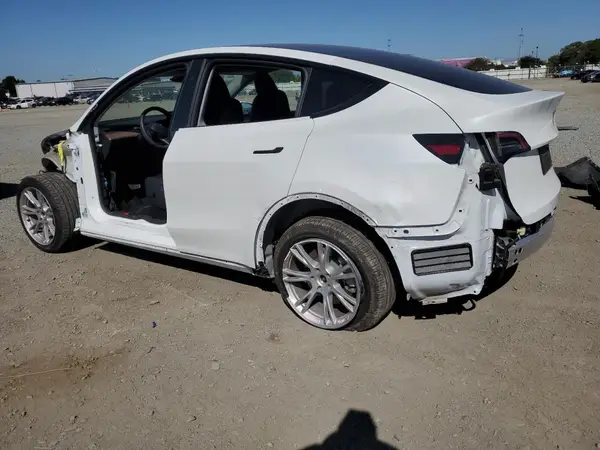 7SAYGDEE0PA129717 2023 TESLA MODEL Y - Image 2