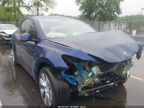 7SAYGDEE0PA130639 2023 TESLA MODEL Y - Image 1