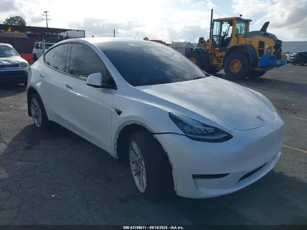 7SAYGDEE0PA135579 2023 TESLA MODEL Y - Image 1