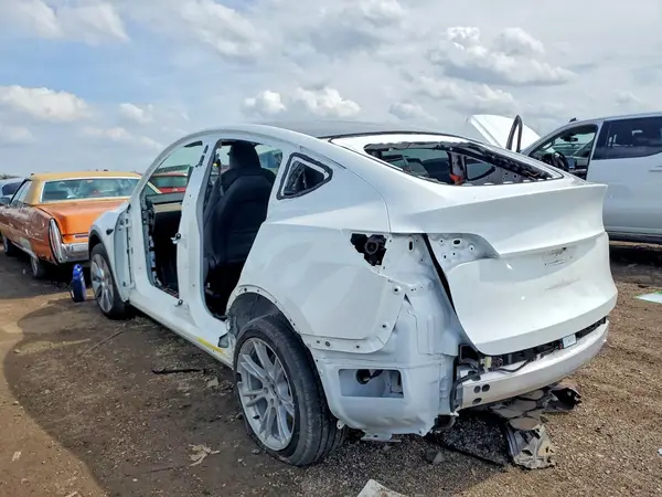 7SAYGDEE0PA138949 2023 TESLA MODEL Y - Image 2
