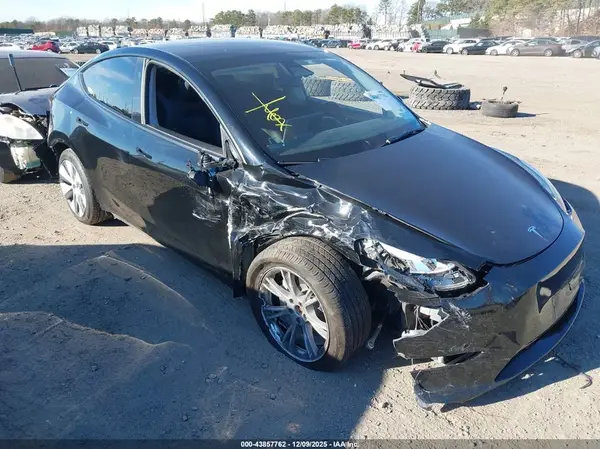 7SAYGDEE0PA184670 2023 TESLA MODEL Y - Image 1