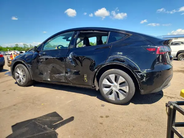 7SAYGDEE0PA195006 2023 TESLA MODEL Y - Image 2