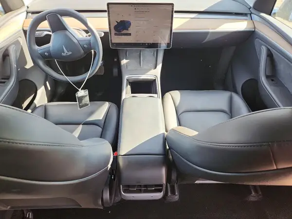 7SAYGDEE0PA205372 2023 TESLA MODEL Y - Image 8