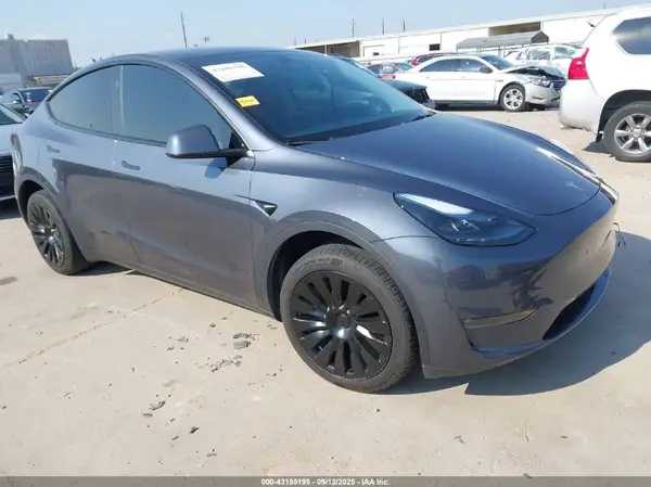 7SAYGDEE0PA208949 2023 TESLA MODEL Y - Image 1