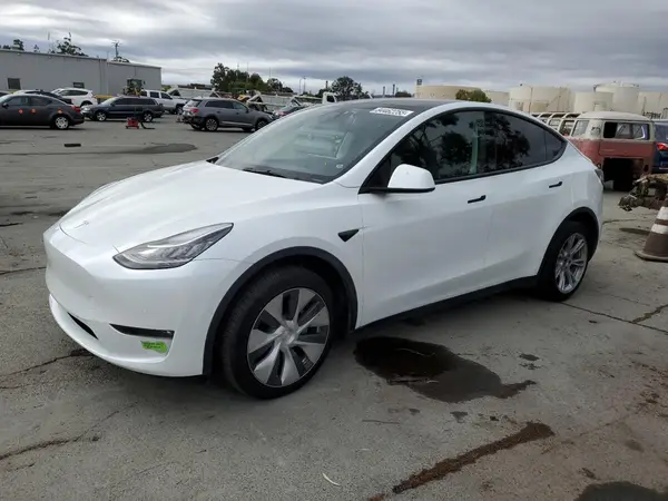 7SAYGDEE0PF582951 2023 TESLA MODEL Y - Image 1