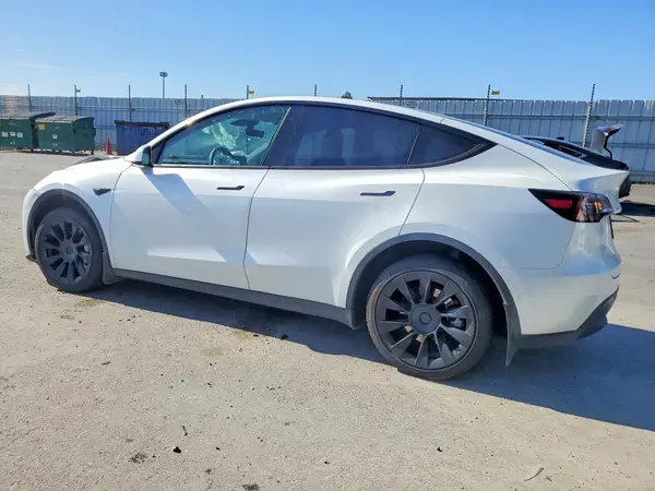 7SAYGDEE0PF584912 2023 TESLA MODEL Y - Image 2