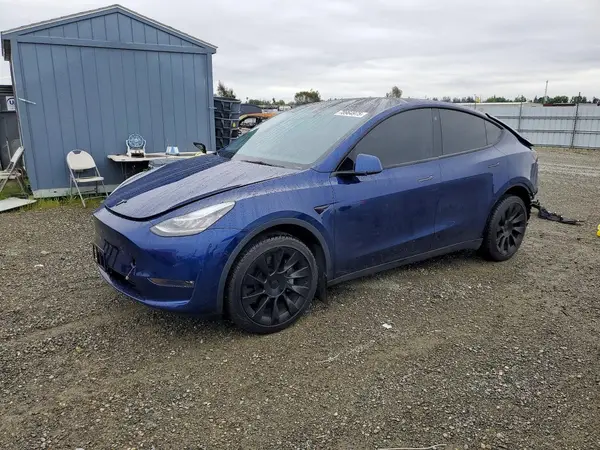 7SAYGDEE0PF586353 2023 TESLA MODEL Y - Image 1