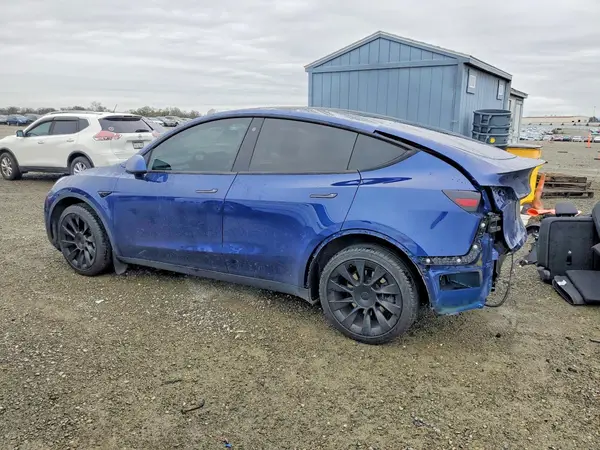 7SAYGDEE0PF586353 2023 TESLA MODEL Y - Image 2