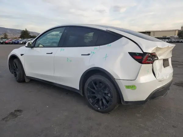 7SAYGDEE0PF588796 2023 TESLA MODEL Y - Image 2