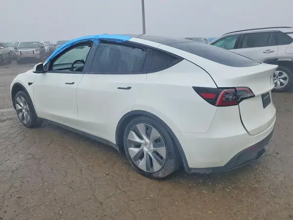 7SAYGDEE0PF604849 2023 TESLA MODEL Y - Image 2