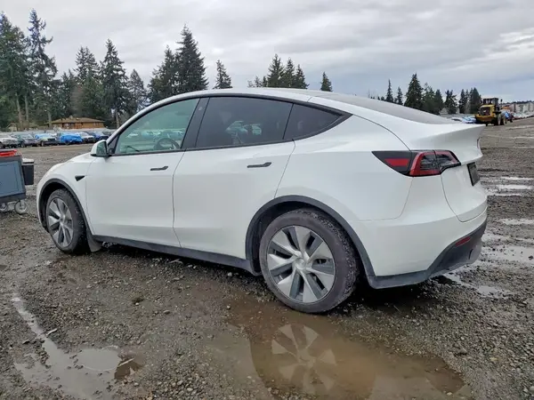 7SAYGDEE0PF606682 2023 TESLA MODEL Y - Image 2