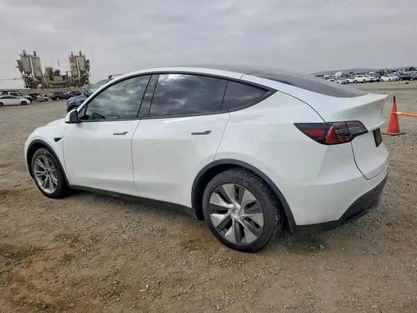 7SAYGDEE0PF611963 2023 TESLA MODEL Y - Image 2