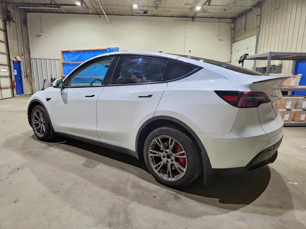 7SAYGDEE0PF614538 2023 TESLA MODEL Y - Image 2