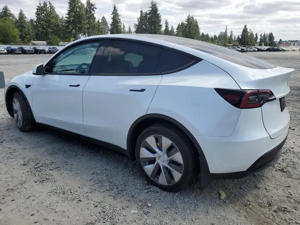 7SAYGDEE0PF620033 2023 TESLA MODEL Y - Image 2