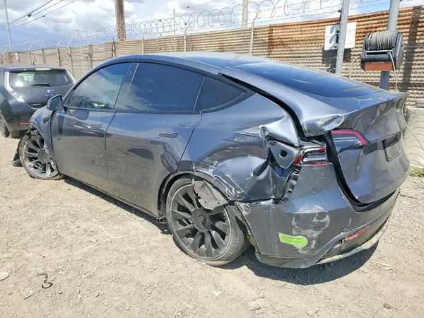 7SAYGDEE0PF620260 2023 TESLA MODEL Y - Image 2