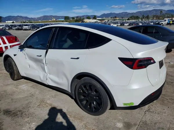 7SAYGDEE0PF625135 2023 TESLA MODEL Y - Image 2
