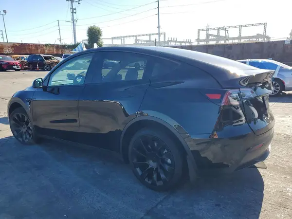 7SAYGDEE0PF625216 2023 TESLA MODEL Y - Image 2