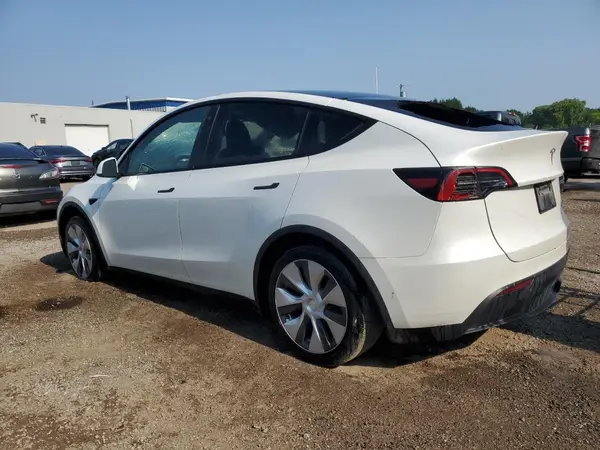 7SAYGDEE0PF629685 2023 TESLA MODEL Y - Image 2