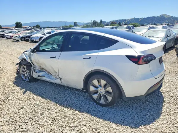 7SAYGDEE0PF632389 2023 TESLA MODEL Y - Image 2