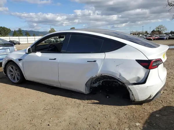 7SAYGDEE0PF633705 2023 TESLA MODEL Y - Image 2