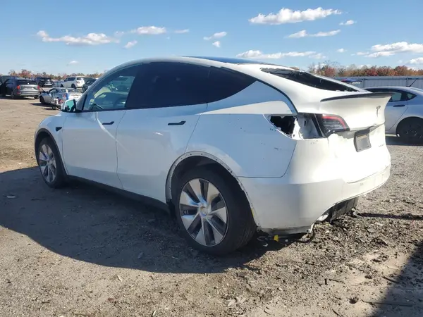 7SAYGDEE0PF645885 2023 TESLA MODEL Y - Image 2
