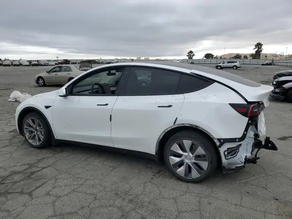 7SAYGDEE0PF663528 2023 TESLA MODEL Y - Image 2