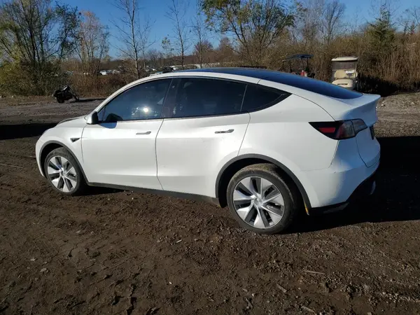 7SAYGDEE0PF664033 2023 TESLA MODEL Y - Image 2