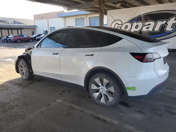 7SAYGDEE0PF674920 2023 TESLA MODEL Y - Image 2