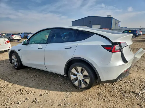 7SAYGDEE0PF684525 2023 TESLA MODEL Y - Image 2