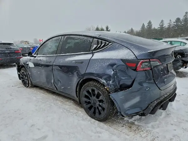 7SAYGDEE0PF689045 2023 TESLA MODEL Y - Image 2