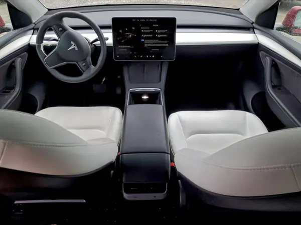 7SAYGDEE0PF690826 2023 TESLA MODEL Y - Image 8