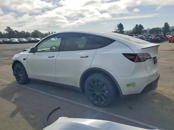 7SAYGDEE0PF691586 2023 TESLA MODEL Y - Image 2