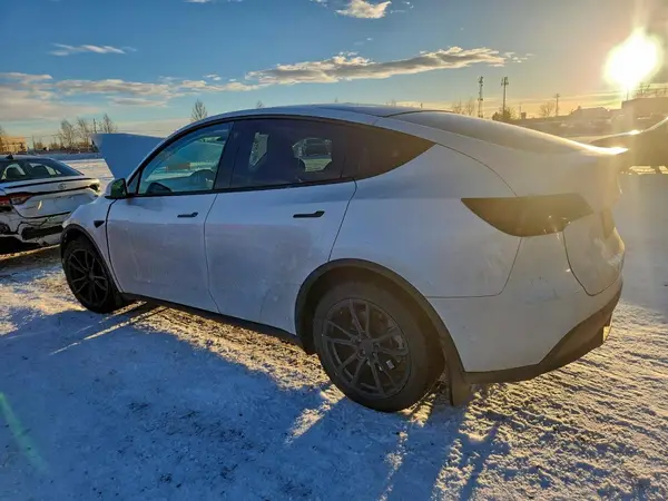 7SAYGDEE0PF693161 2023 TESLA MODEL Y - Image 2
