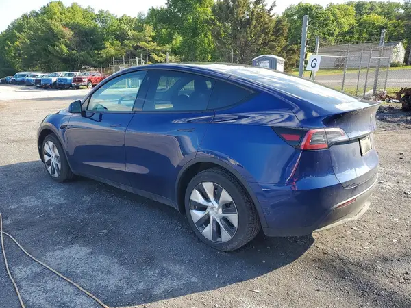 7SAYGDEE0PF703669 2023 TESLA MODEL Y - Image 2