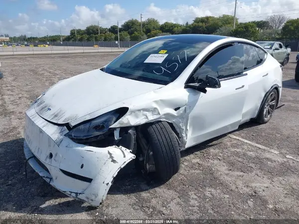 7SAYGDEE0PF704577 2023 TESLA MODEL Y - Image 2