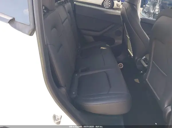 7SAYGDEE0PF704577 2023 TESLA MODEL Y - Image 8