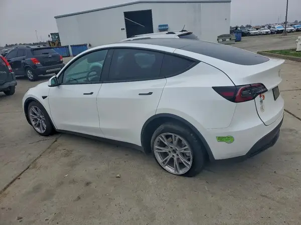 7SAYGDEE0PF712629 2023 TESLA MODEL Y - Image 2