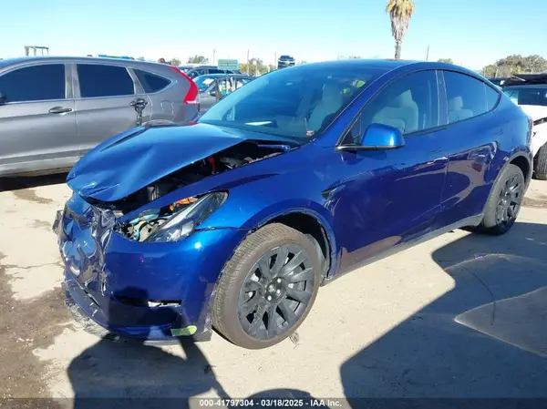 7SAYGDEE0PF714557 2023 TESLA MODEL Y - Image 2