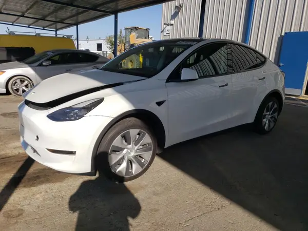 7SAYGDEE0PF738342 2023 TESLA MODEL Y - Image 1