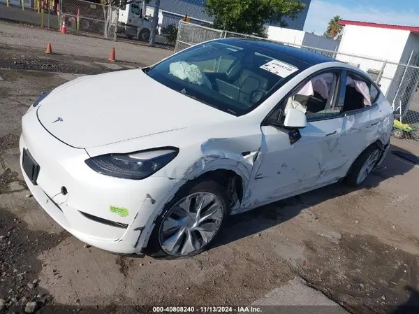 7SAYGDEE0PF746909 2023 TESLA MODEL Y - Image 2