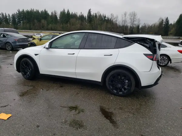 7SAYGDEE0PF749423 2023 TESLA MODEL Y - Image 2