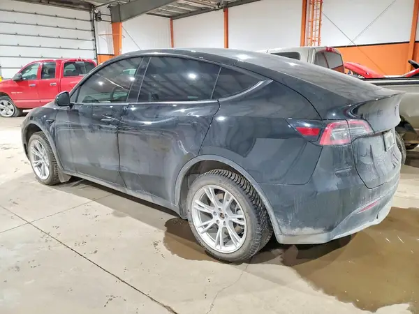 7SAYGDEE0PF757151 2023 TESLA MODEL Y - Image 2