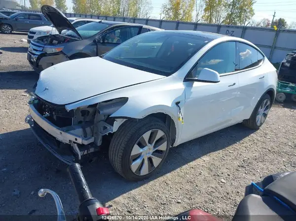 7SAYGDEE0PF772605 2023 TESLA MODEL Y - Image 2