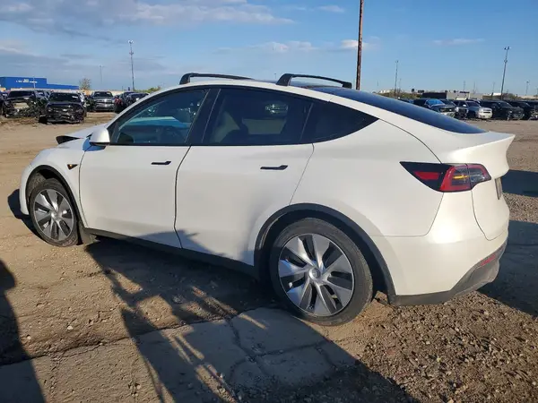 7SAYGDEE0PF780770 2023 TESLA MODEL Y - Image 2