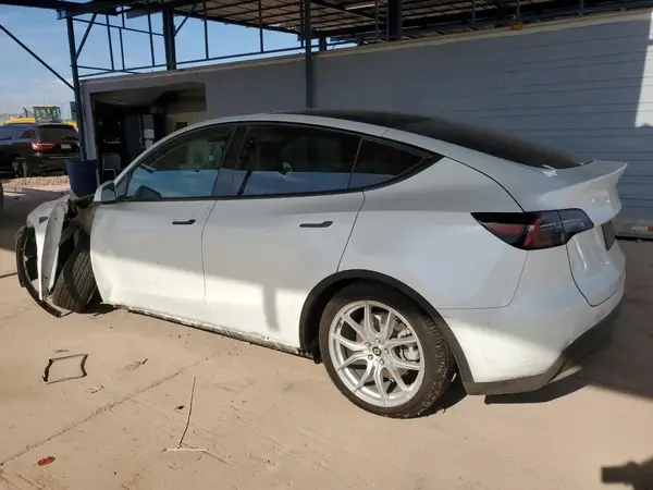 7SAYGDEE0PF785449 2023 TESLA MODEL Y - Image 2