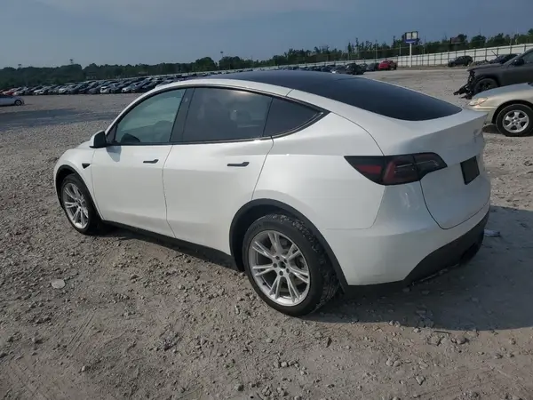 7SAYGDEE0PF788447 2023 TESLA MODEL Y - Image 2